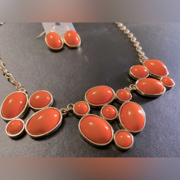 Cute Orange and Gold Necklace with matching earrings - Picture 2 of 3